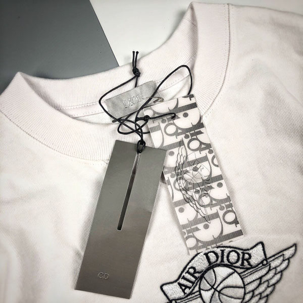 ナイキ ディオール コラボ偽物 tシャツ ディオール & Air Jordan 2021ss