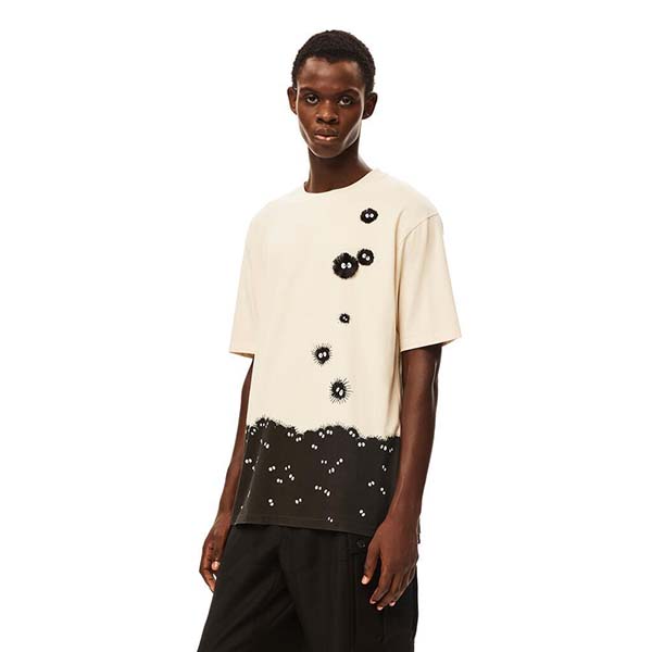 素敵に着こなしてますね ロエベ トトロ tシャツ 21SS ダストバニー コピー H848341X01