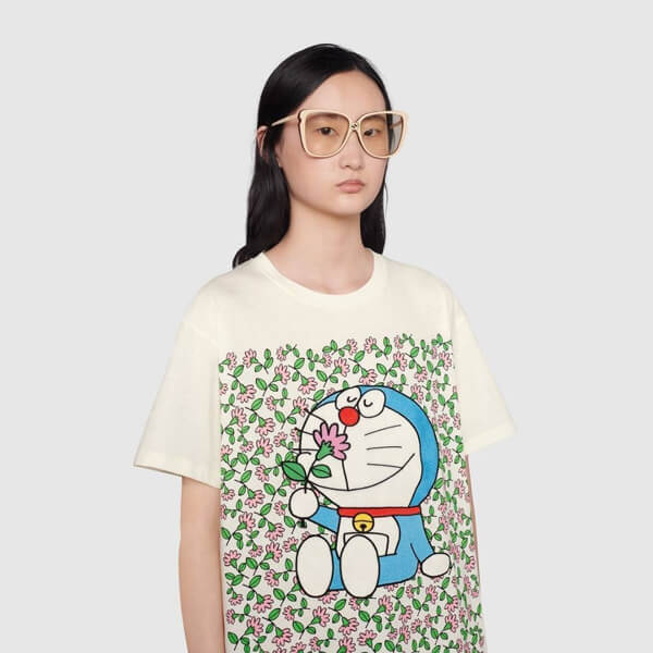  グッチ ドラえもん コラボ コットン Tシャツ お花畑柄? コピー615044XJDIF 9095