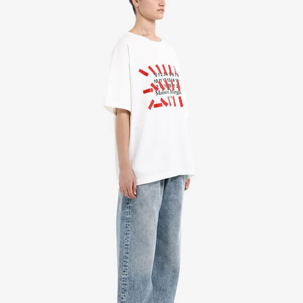 ☆メゾンマルジェラ☆ テーププリント?ロゴTシャツ偽物?