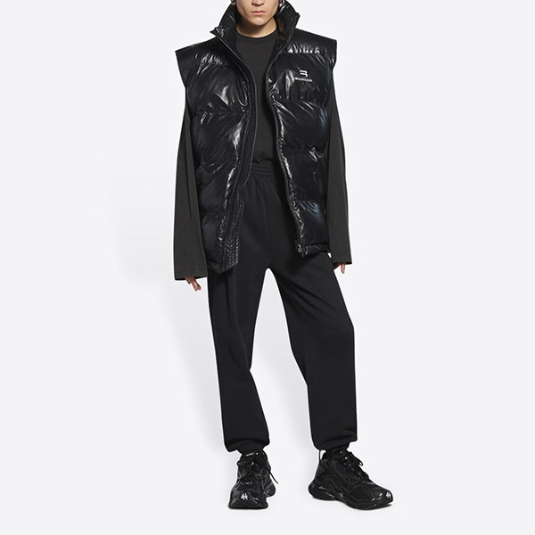 バレンシアガ パファージャケット 偽物?スポーティB ノースリーブ 光沢 674317TLS031000