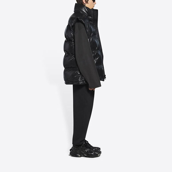 バレンシアガ パファージャケット 偽物?スポーティB ノースリーブ 光沢 674317TLS031000