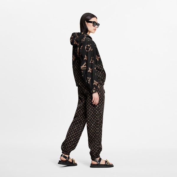 肌触り最高な★ルイヴィトン パーカー コピー ナイロン ミックスモノグラム フーデッドパーカ 1A934P