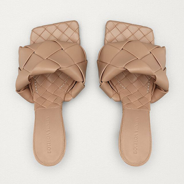 2020新作 ボッテガヴェネタ サンダル 偽物 多数雑誌掲載!話題のBVリドサンダルパデッドサンダル 608854VBSS01000