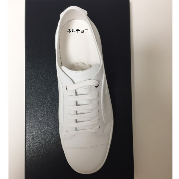 シャネル スニーカー 偽物 シャネル ールホワイトに型押しのCCマークがめっちゃ可愛い ホワイト