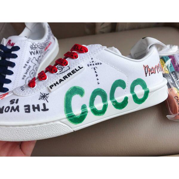 シャネル スニーカー 偽物 ファレル Pharrell シャネル 激レアスニーカー