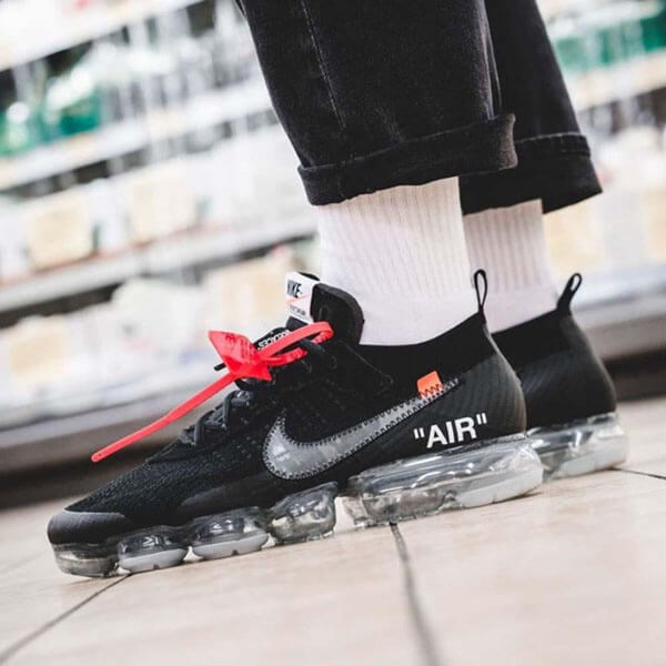 オフ ホワイト ナイキ エアマックス スニーカー コピー ナイキ ランニングシューズ 大人気★数量限定 AIR VAPORMAX FLYKNIT AA3831-001