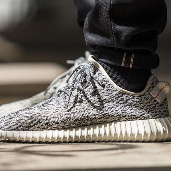 イージー ブースト 350 偽物 アディダス Yeezy Turtledove AQ4832