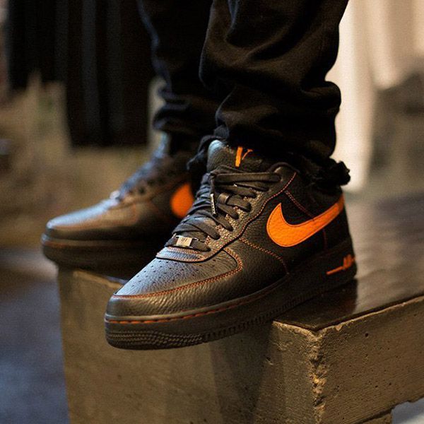 入手困難*大人気*ヴィローン × ナイキ エアフォース1 偽物 ロー ブラック/オレンジ ブレイズ AA5360-001