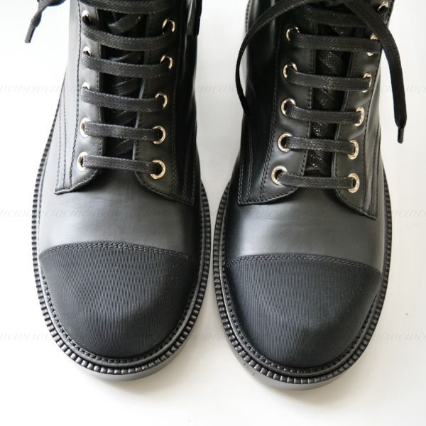 すぐ届く∞シャネル ロゴとレースアップのロングブーツ 偽物