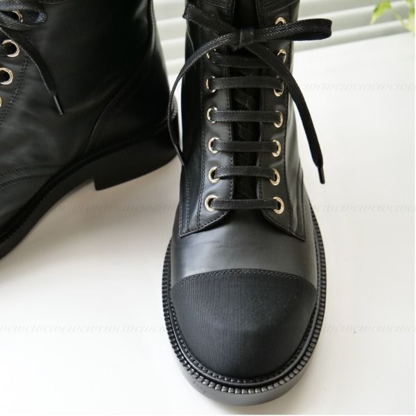 すぐ届く∞シャネル ロゴとレースアップのロングブーツ 偽物