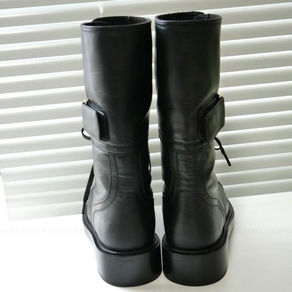 すぐ届く∞シャネル ロゴとレースアップのロングブーツ 偽物