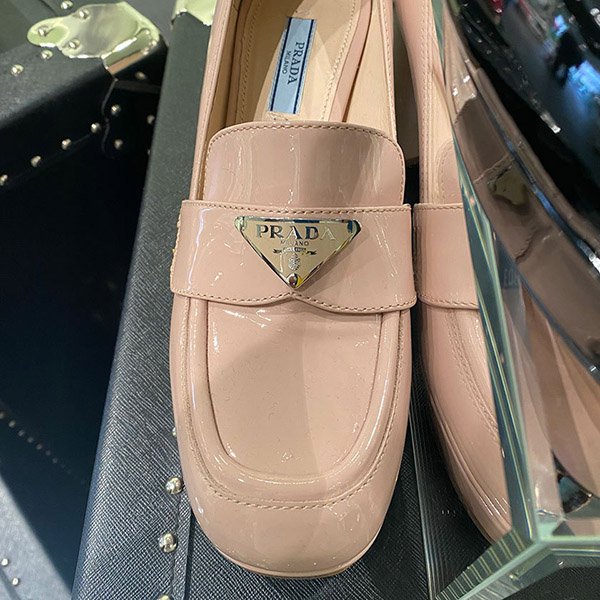 プラダ スーパーコピー パテントレザー プラットフォームローファー 1D018M_069_F0002_F_070
