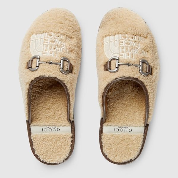 日本未入荷☆コラボ グッチ ノースフェイス 偽物 サンダル