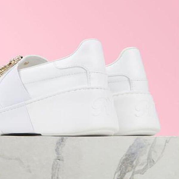 Roger Vivier クリスタルバックル付 レザー スケート スニーカー 21030925