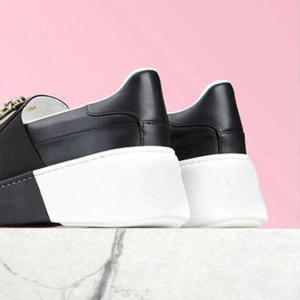 Roger Vivier クリスタルバックル付 レザー スケート スニーカー 21030925