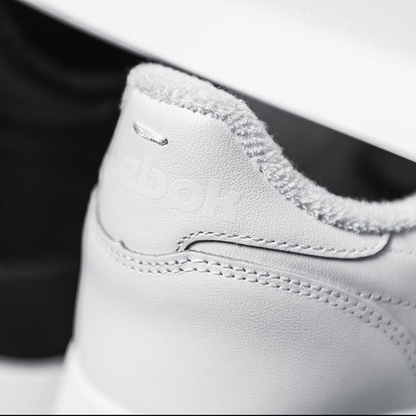 【限定コラボ】MAISON MARGIELA X REEBOK Classic Leather Tabi