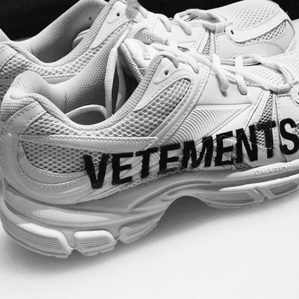 VETEMENTS★SALE！Vetements x Reebok Runner 200 スニーカー 白UE51SN200WALL