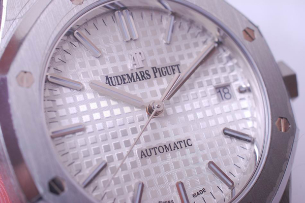 オーデマピゲ ロイヤルオーク スーパーコピー37mm 15450ST.OO.1256ST.01