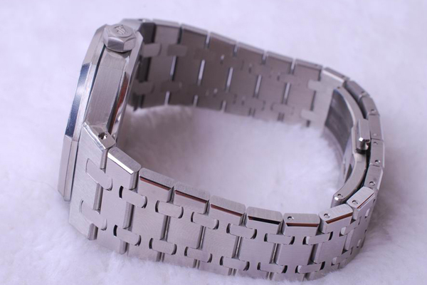 オーデマピゲ ロイヤルオーク スーパーコピー37mm 15450ST.OO.1256ST.01