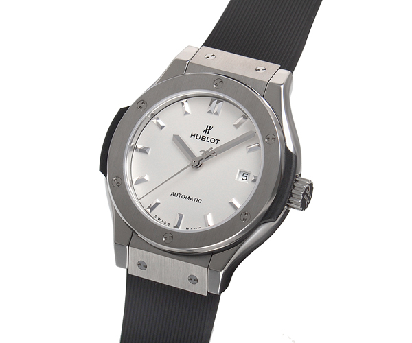 ウブロ クラシックスーパーコピーチタニウムオートマティック 582.NX.2610.RX